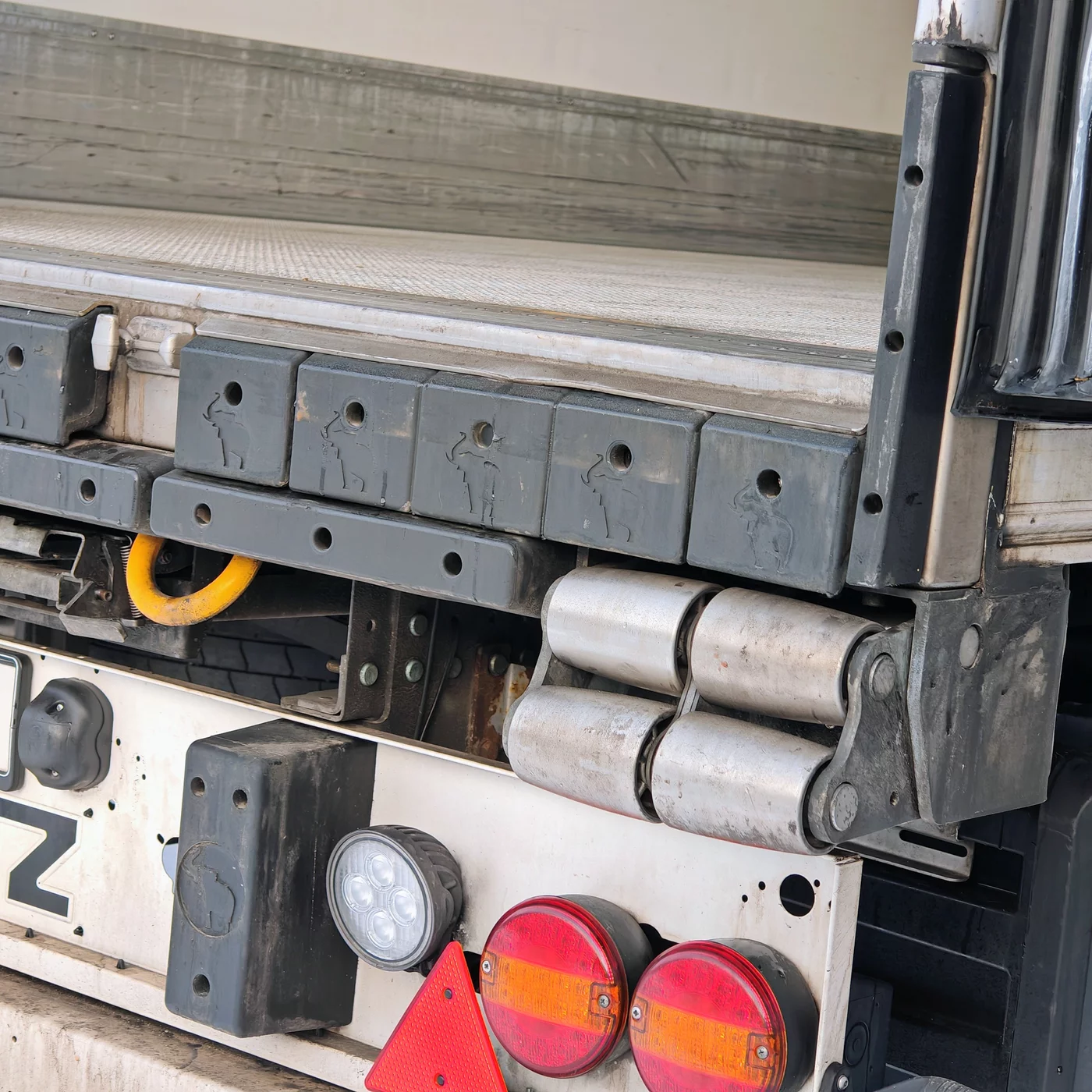 Rammpuffer für LKW, Auflieger