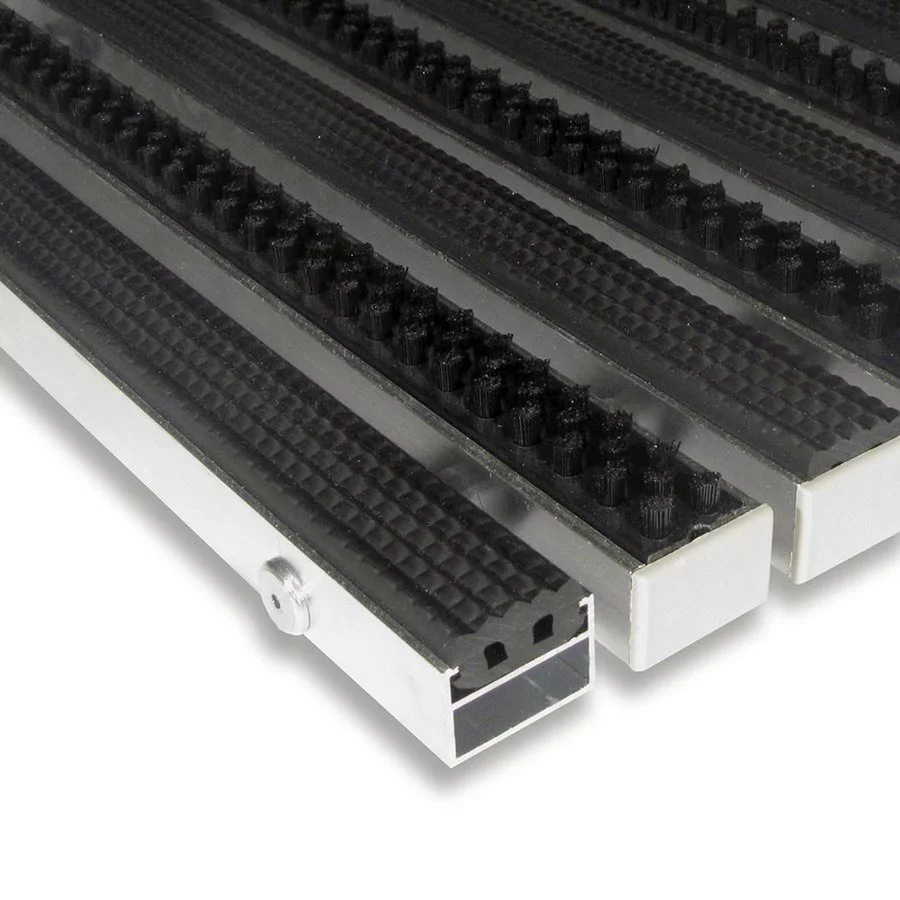 Gumová hliníková kartáčová venkovní vstupní rohož FLOMA Alu Extra (Cfl-S2) - délka 1 cm, šířka 1 cm, výška 2,2 cm