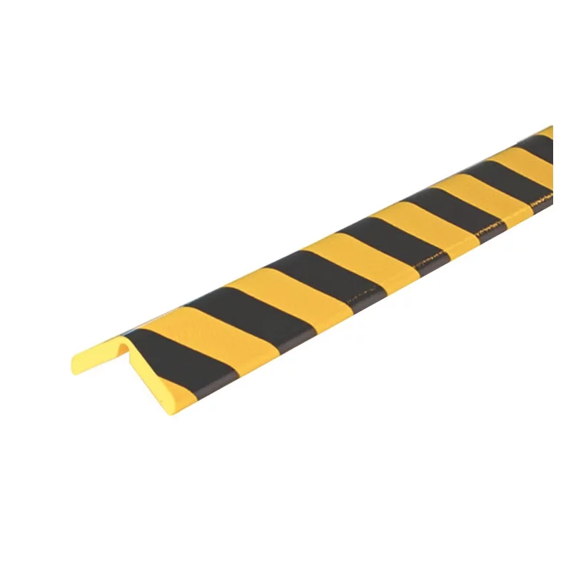 Černo-žlutá pěnová ochrana rohů zdí a stěn typ H+ Flex - délka 100 cm, šířka 4,7 cm, výška 4,7 cm