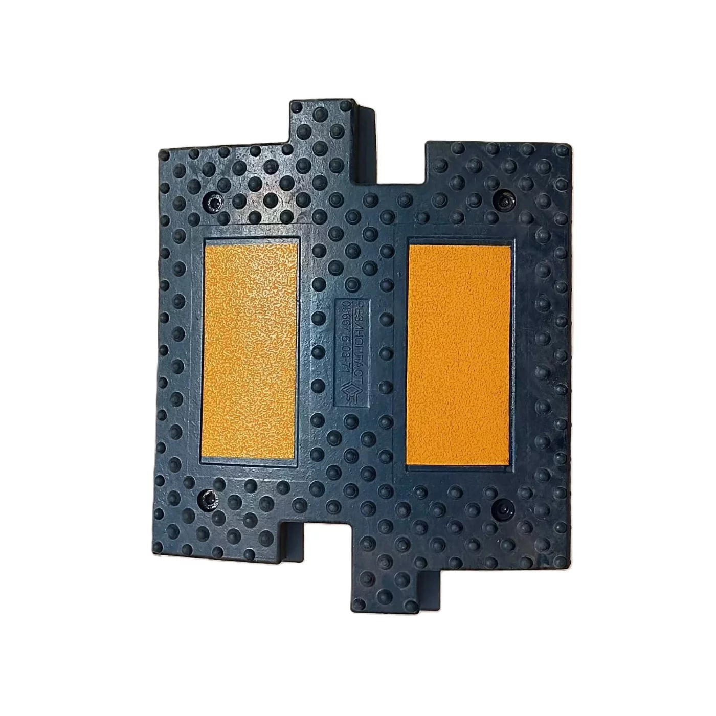 Černo-žlutý plastový průběžný zpomalovací práh SB70 - délka 50 cm, šířka 50 cm, výška 5 cm