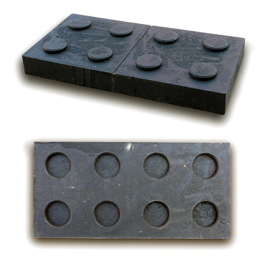 Černá plastová podkládací kostka &amp;quot;2 x 4 čepy&amp;quot; FLOMA RePVC - délka 47,6 cm, šířka 23,8 cm, výška 5,3 cm