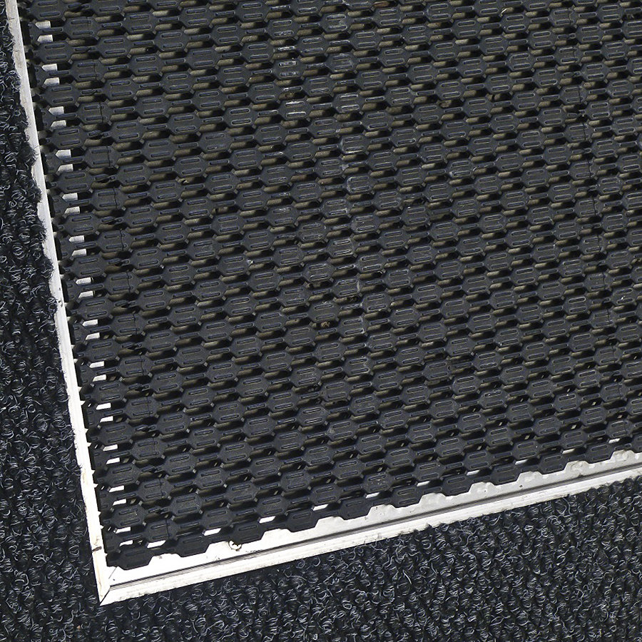 Černá plastová čistící vstupní rohož (dlaždice) Helix Z1 - délka 22,9 cm, šířka 30,5 cm a výška 1,1 cm