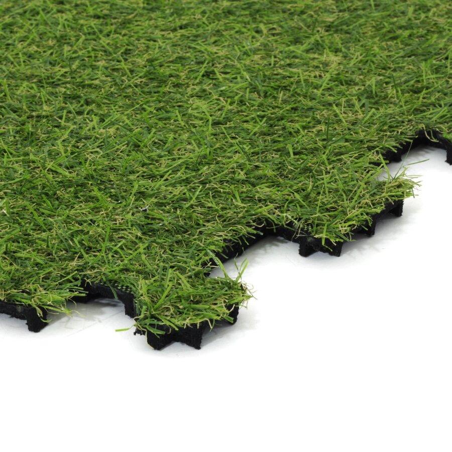 Zelená gumová puzzle terasová dlažba s umelým trávnikom FLOMA Comfort Tile - dĺžka 36,5 cm, šírka 36,5 cm a výška 1,2 cm