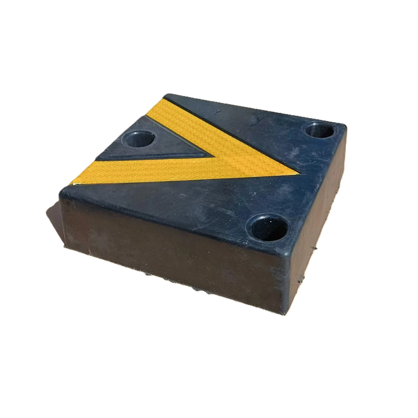 Reflektierender Rampenstopp aus Gummi - Länge 30 cm, Breite 30 cm, Höhe 8,5 cm - gelb-schwarzer