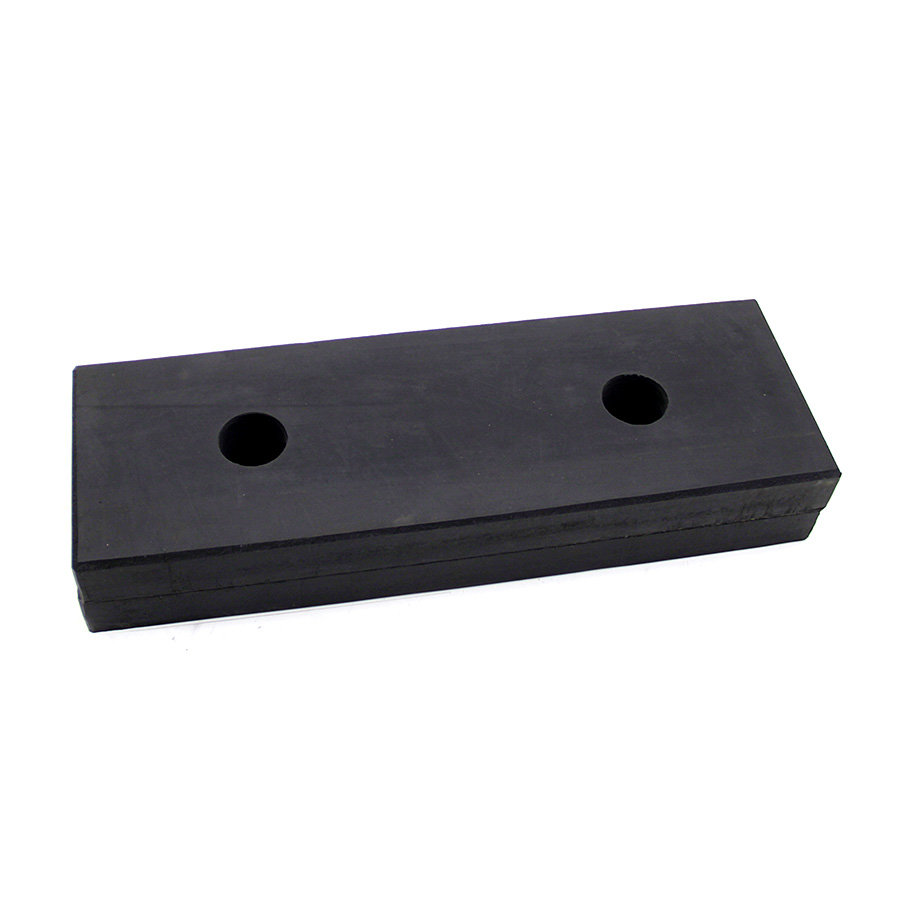Čierny gumový doraz na rampu FLOMA - dĺžka 50 cm, šírka 16,5 cm a hrúbka 8 cm