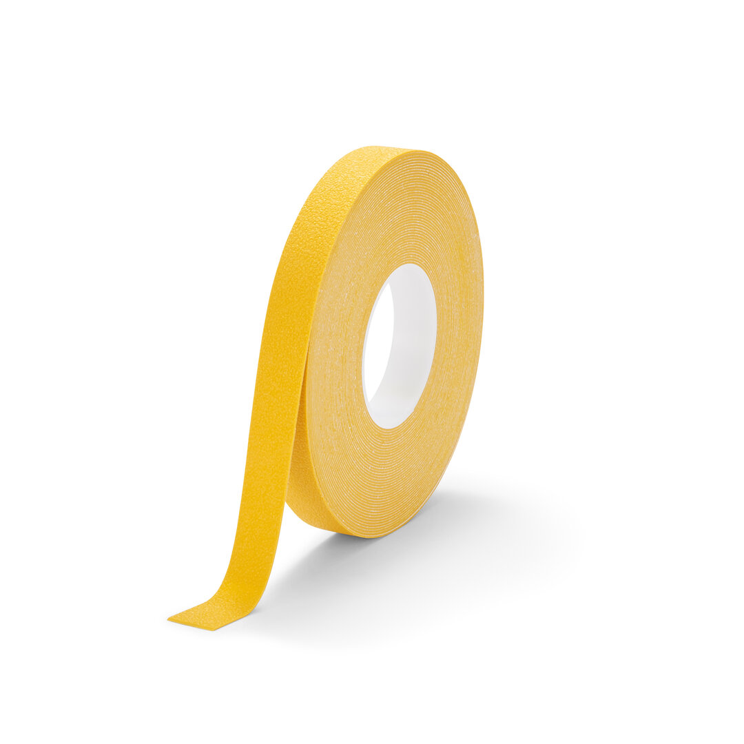 Žlutá plastová voděodolná protiskluzová páska FLOMA Super Resilient - délka 18,3 m, šířka 2,5 cm, tloušťka 1,3 mm