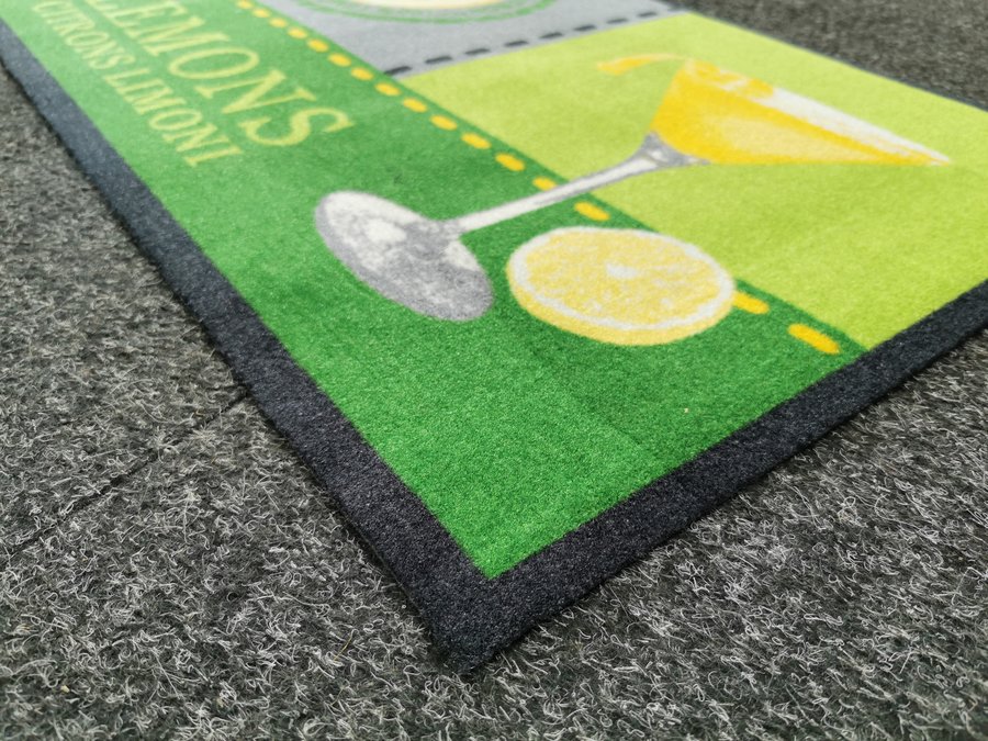 Zelený koberec - délka 150 cm a šířka 50 cm