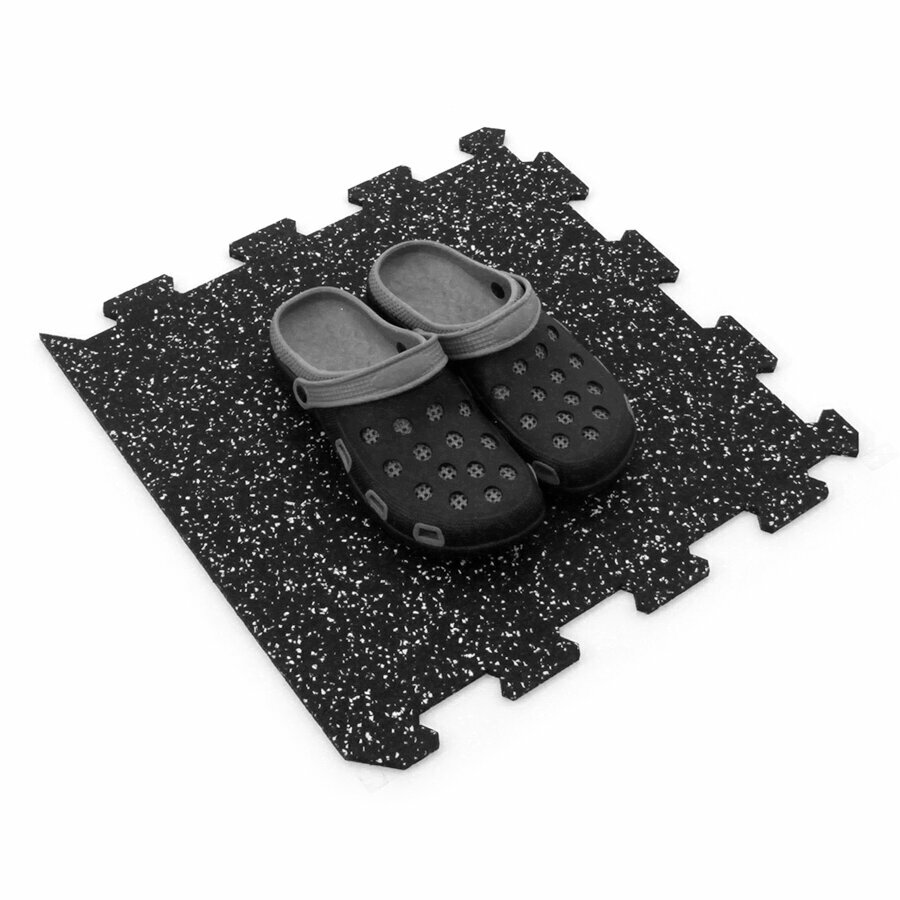 Čierno-biela gumová modulová puzzle dlažba (okraj) FLOMA FitFlo SF1050 - dĺžka 47,8 cm, šírka 47,8 cm, výška 0,8 cm