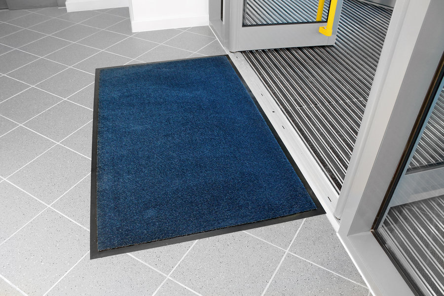 Modrá textilní vnitřní čistící vstupní rohož - délka 90 cm, šířka 150 cm a výška 0,7 cm