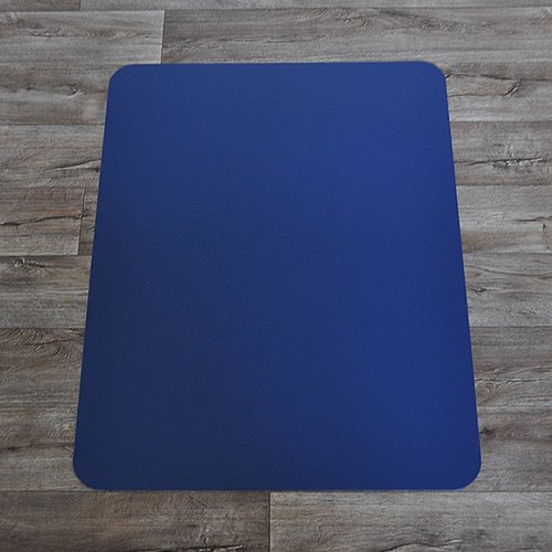 Modrá ochranná podložka pod židli na hladké povrchy - délka 120 cm, šířka 90 cm a výška 0,15 cm