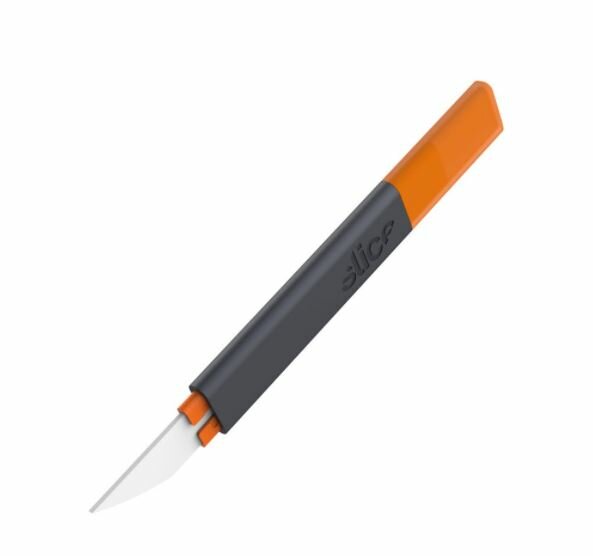 Černo-oranžový plastový odjehlovací nůž SLICE - délka 16,5 cm, šířka 2,3 cm a výška 0,8 cm