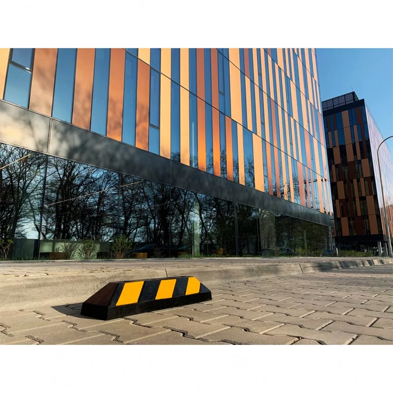 Reflektierender Parkstopp aus Gummi - Länge 55 cm, Breite 15 cm, Höhe 10 cm - gelb-schwarzer