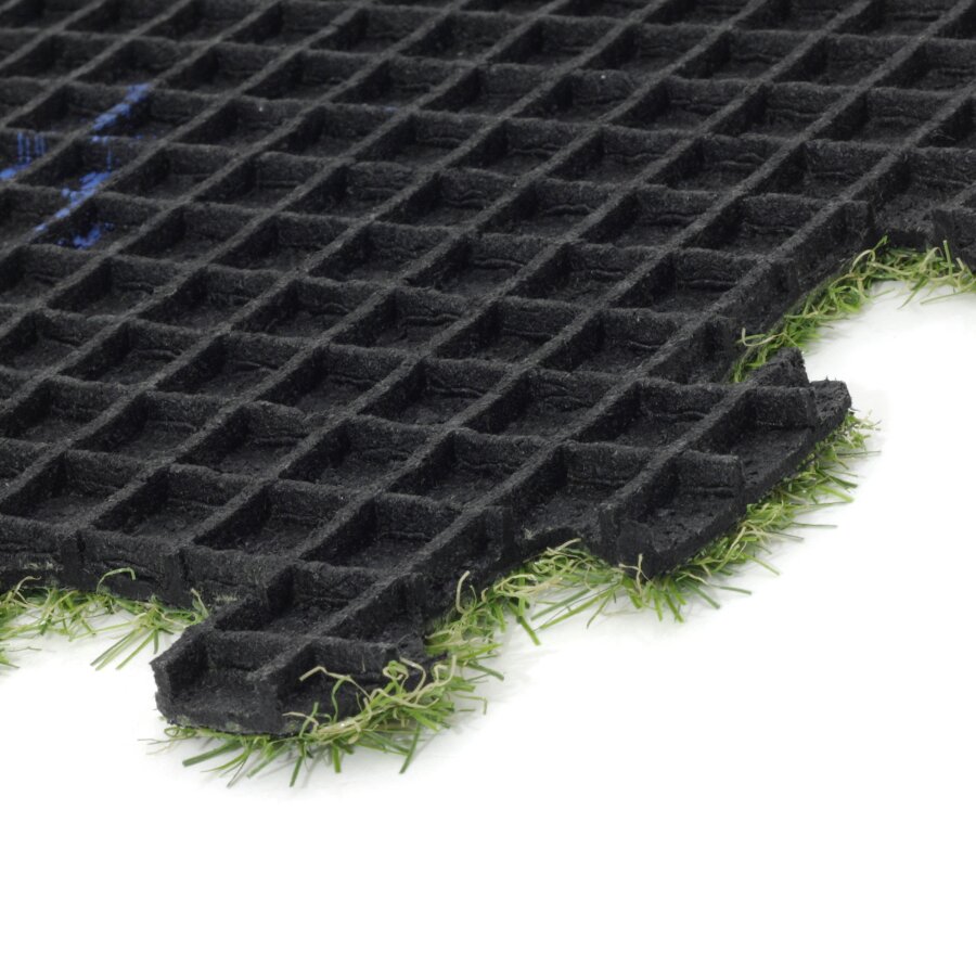 Zelená gumová puzzle terasová dlažba s umelým trávnikom FLOMA Comfort Tile - dĺžka 36,5 cm, šírka 36,5 cm a výška 1,2 cm