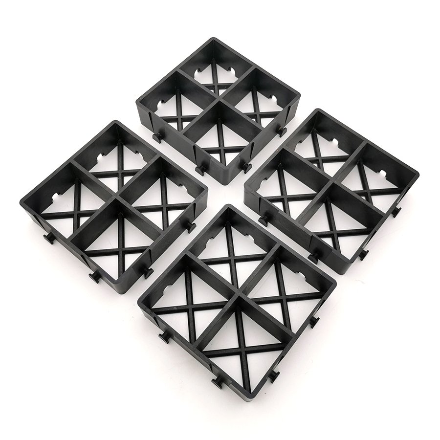 Černá plastová zátěžová zatravňovací dlažba FLOMA ProGrass MAX - délka 22,5 cm, šířka 22,5 cm a výška 6 cm
