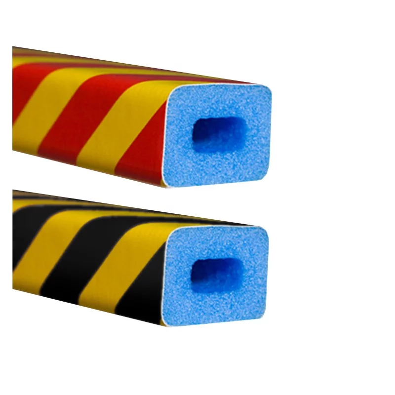 Gelb-schwarzer reflektierter Wandeckenschutz aus Schaumstoff typ AC - durchmesser 4,5 cm, Länge 100 cm