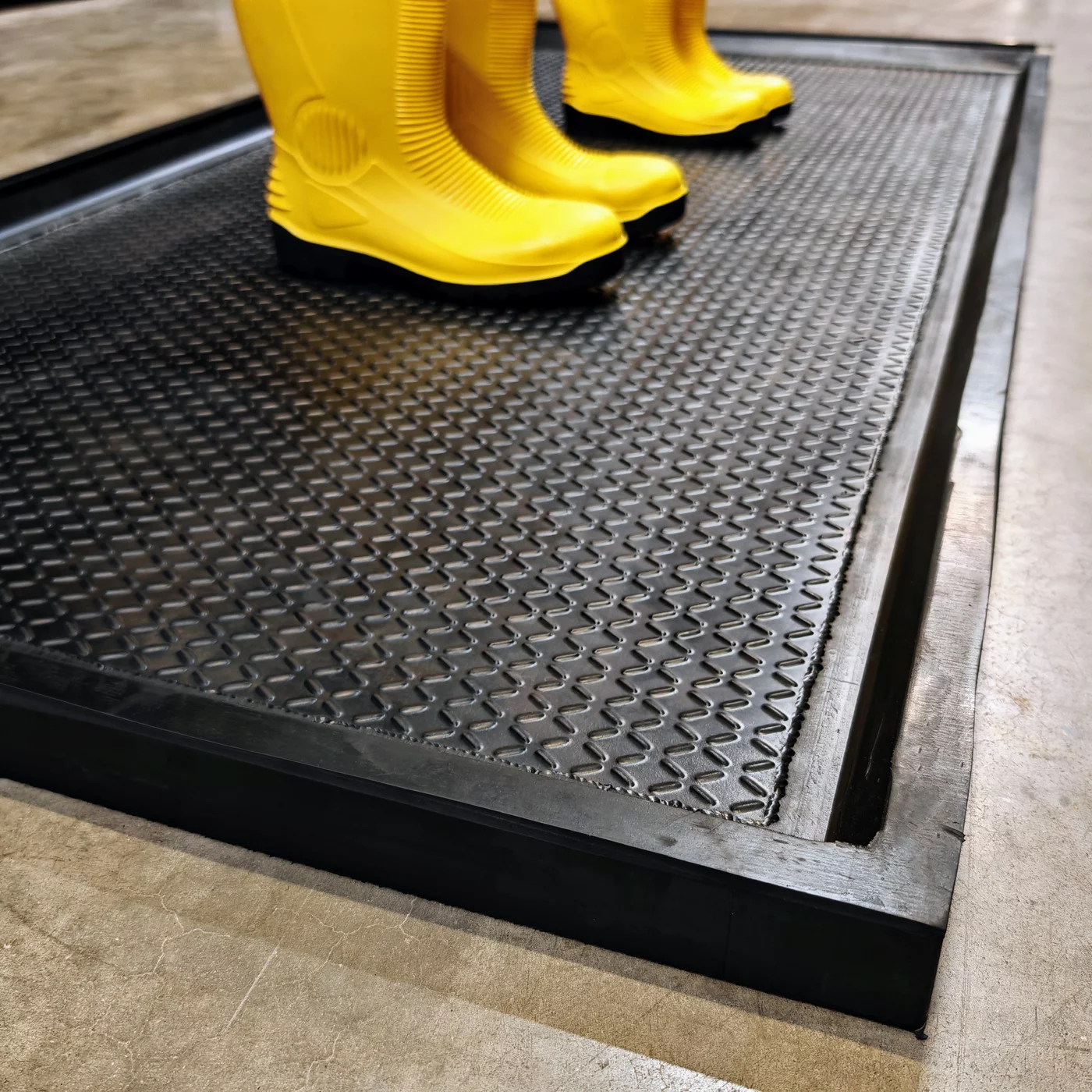 Gummi-Desinfektionswanne für Schuhe, Schuhwerk, Sohlen FLOMA SD80 - Länge 200 cm, Breite 100 cm, Höhe 5 cm