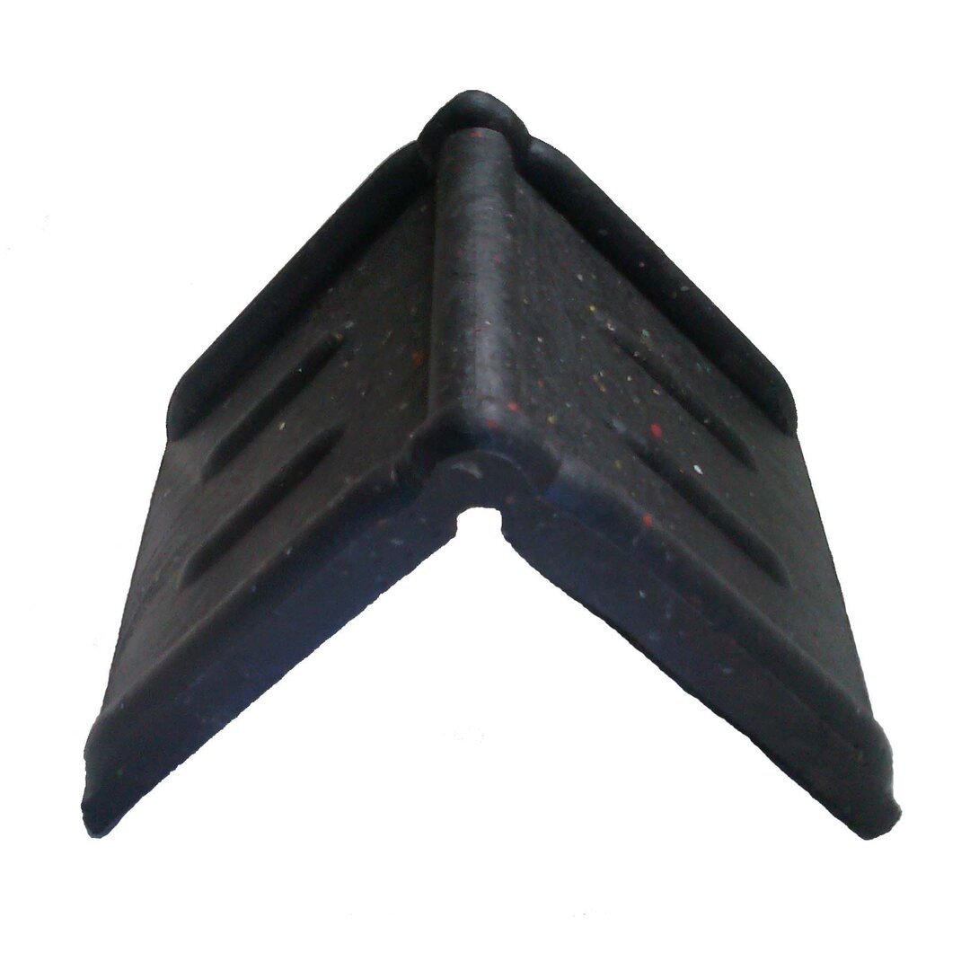 Čierna ochranná hrana pod upínací pás - dĺžka 15 cm a šírka 15 cm