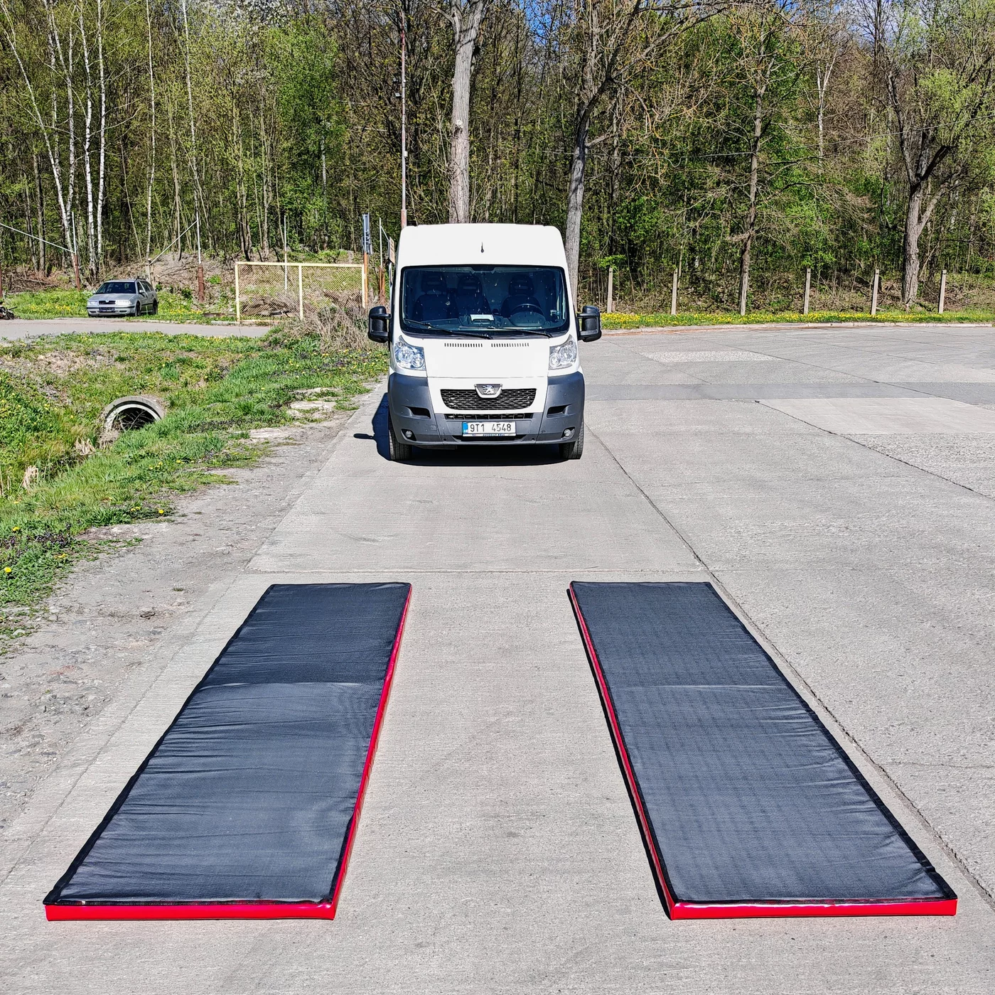 Mobile Dekontaminations-Desinfektionsmatte (Band) für Kraftfahrzeuge FLOMA WD-20 - Länge 400 cm, Breite 85 cm, Höhe 5 cm