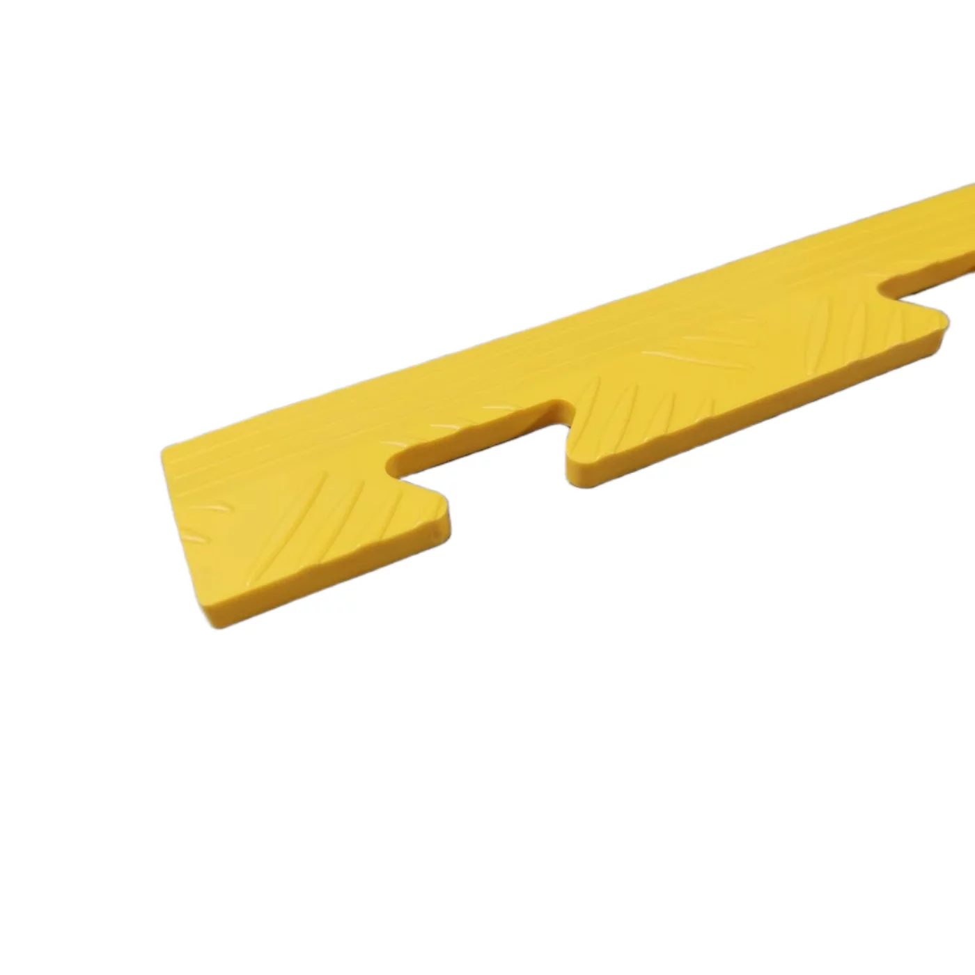Žltý plastový PVC nájazd &quot;samica&quot; pre dlažby Tenax (checker) - dĺžka 48 cm, šírka 5,1 cm, výška 0,8 cm