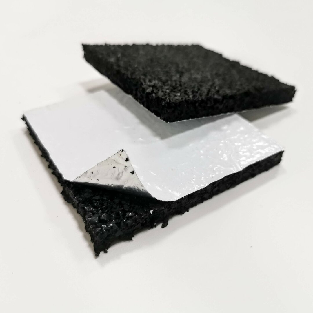 Antivibrační tlumící rohož s ALU folií (deska) na střechu s hydroizolací z PVC fólie FLOMA S730 ALU - délka 200 cm, šířka 100 cm a výška 1 cm