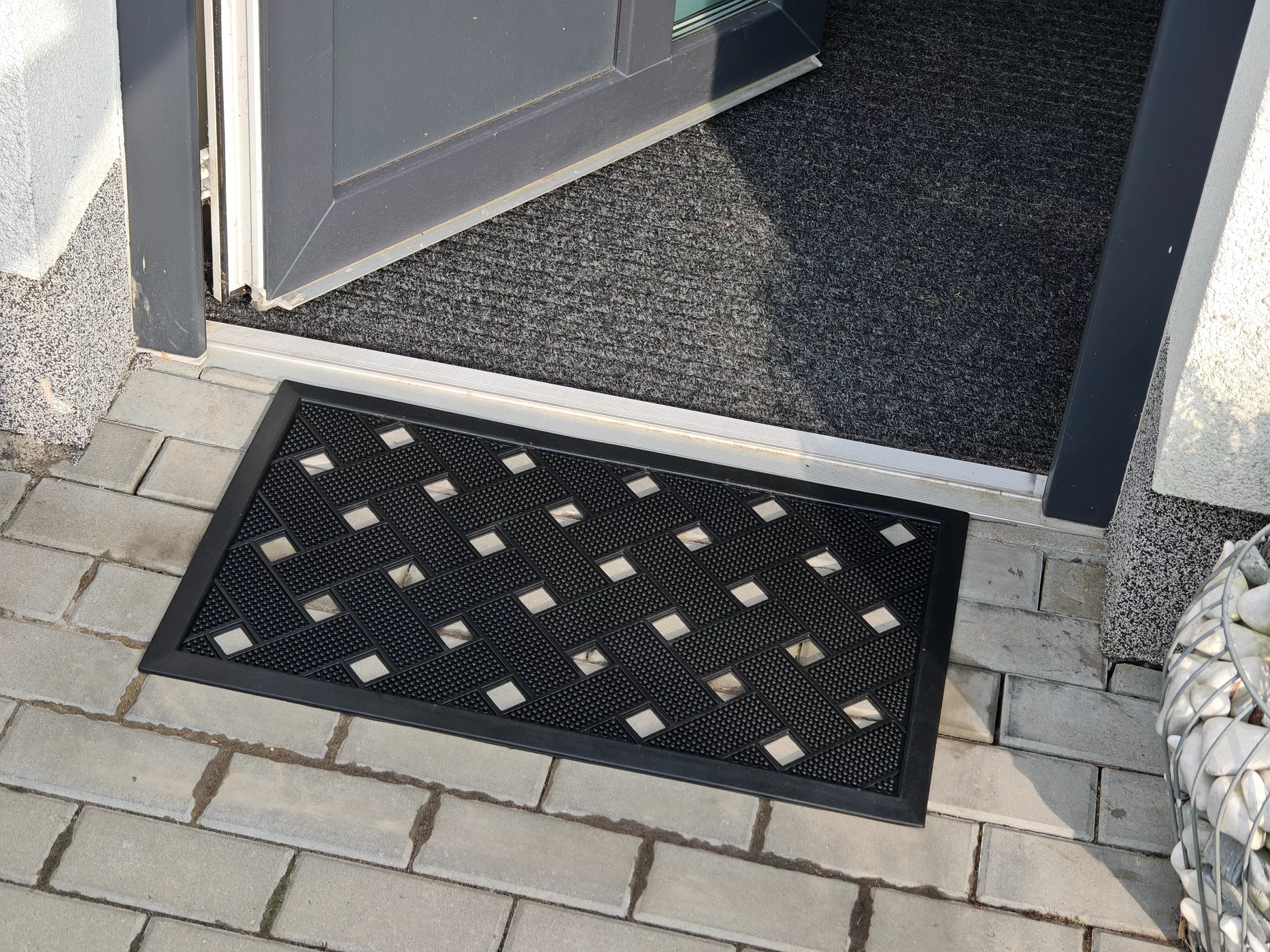 Gumová čistiaca vonkajšia vstupná rohož FLOMA BW38 - dĺžka 45 cm, šírka 75 cm, výška 1 cm