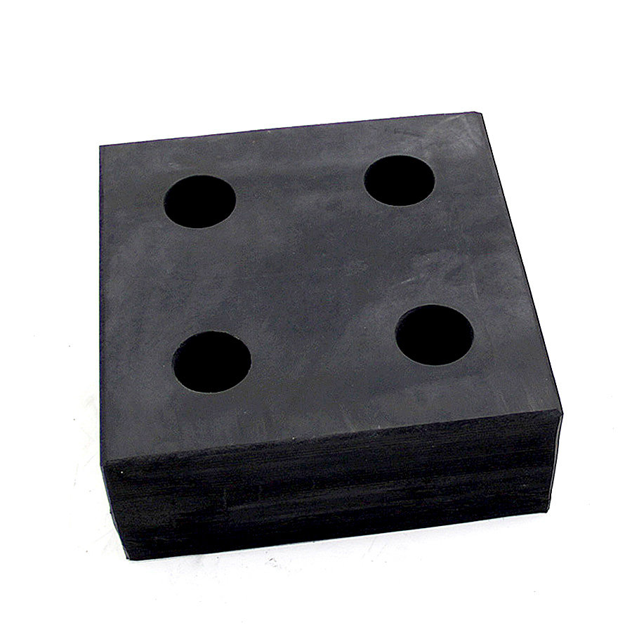 Čierny gumový doraz na rampu FLOMA - dĺžka 25 cm, šírka 25 cm, hrúbka 10 cm