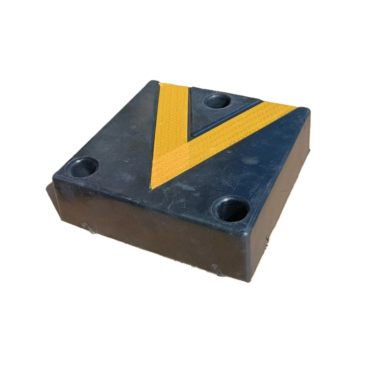Reflektierender Rampenstopp aus Gummi - Länge 30 cm, Breite 30 cm, Höhe 8,5 cm - gelb-schwarzer