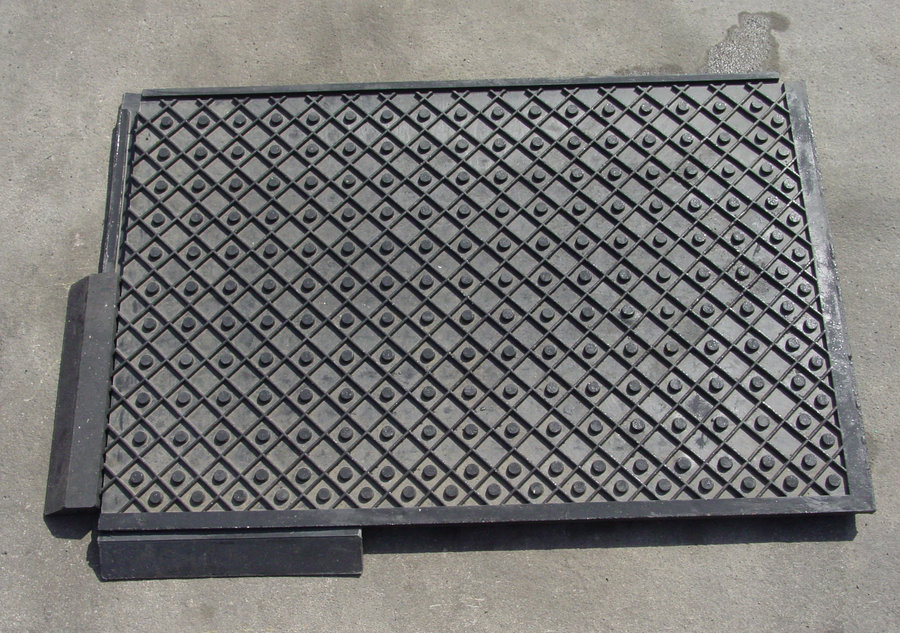 PVC vinylová podlahová deska FLOMA Paddock RePVC T613 - délka 120 cm, šířka 80 cm a výška 4,3 cm