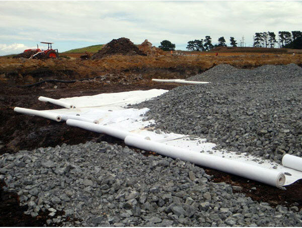 Bílá geotextilie GUTTATEX - délka 50 m, šířka 2 m a 500 g/m2