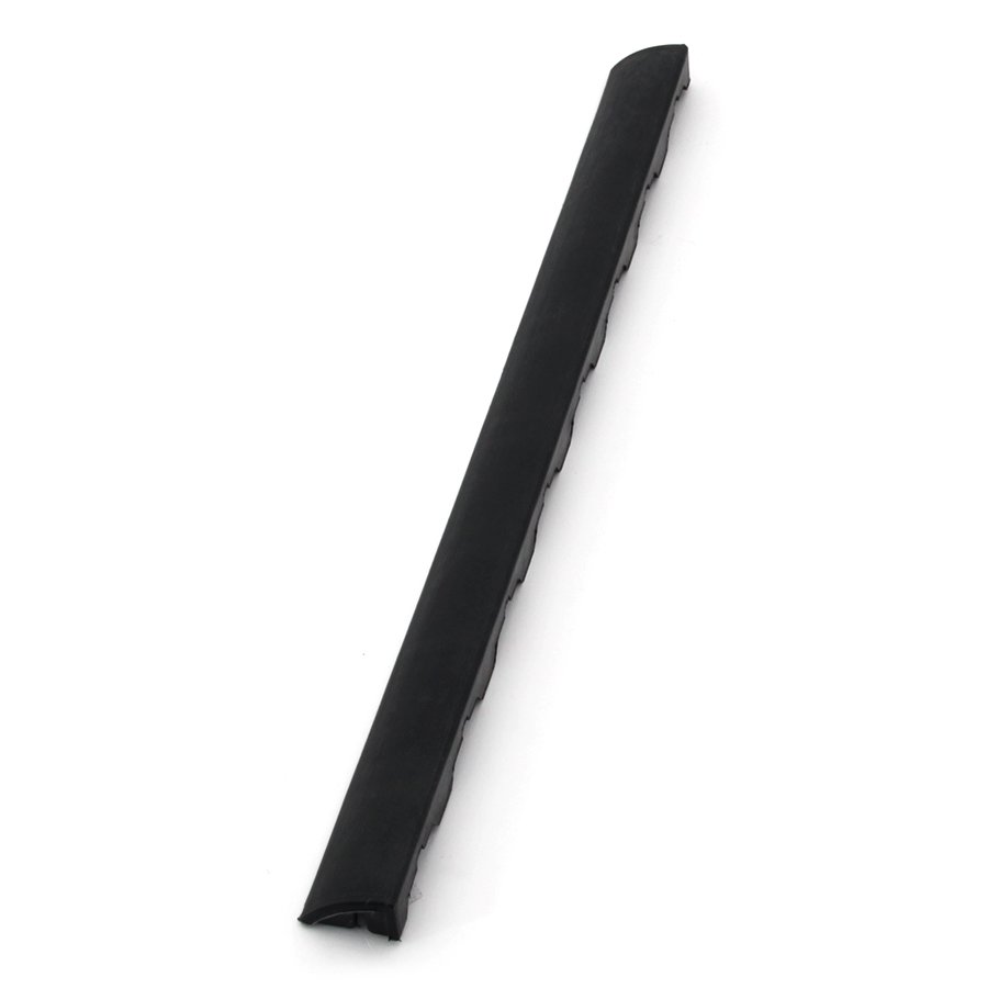 Černý plastový nájezd "samice" pro terasovou dlažbu Linea Striped (hrubé rýhování) - délka 58 cm, šířka 4,5 cm a výška 2,5 cm