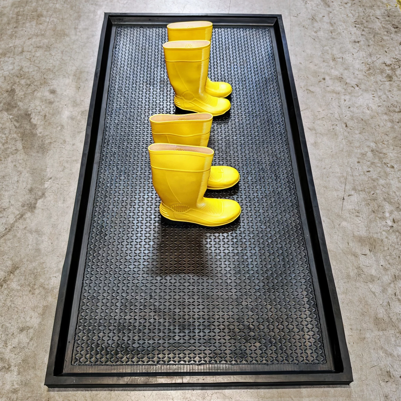 Gummi-Desinfektionswanne für Schuhe, Schuhwerk, Sohlen FLOMA SD80 - Länge 200 cm, Breite 100 cm, Höhe 5 cm