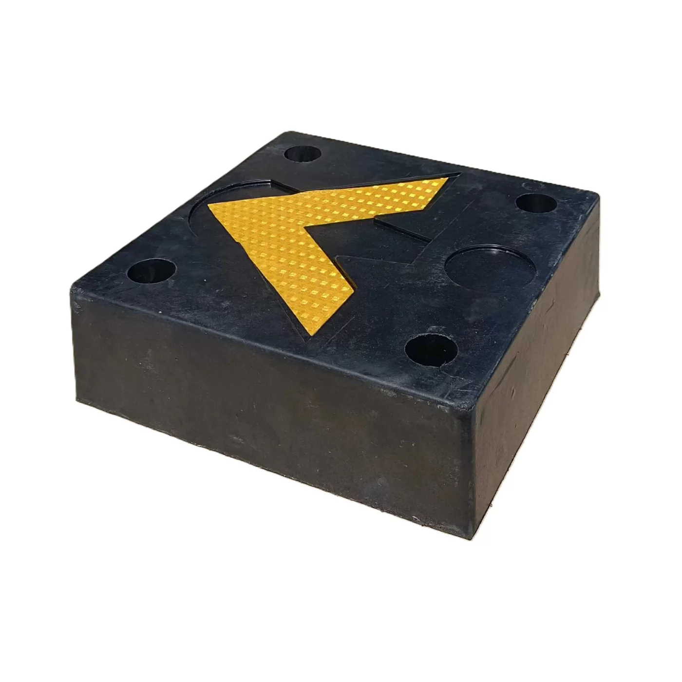 Čierno-žltý gumový reflexné doraz na rampe - dĺžka 30 cm, šírka 30 cm, výška 10 cm