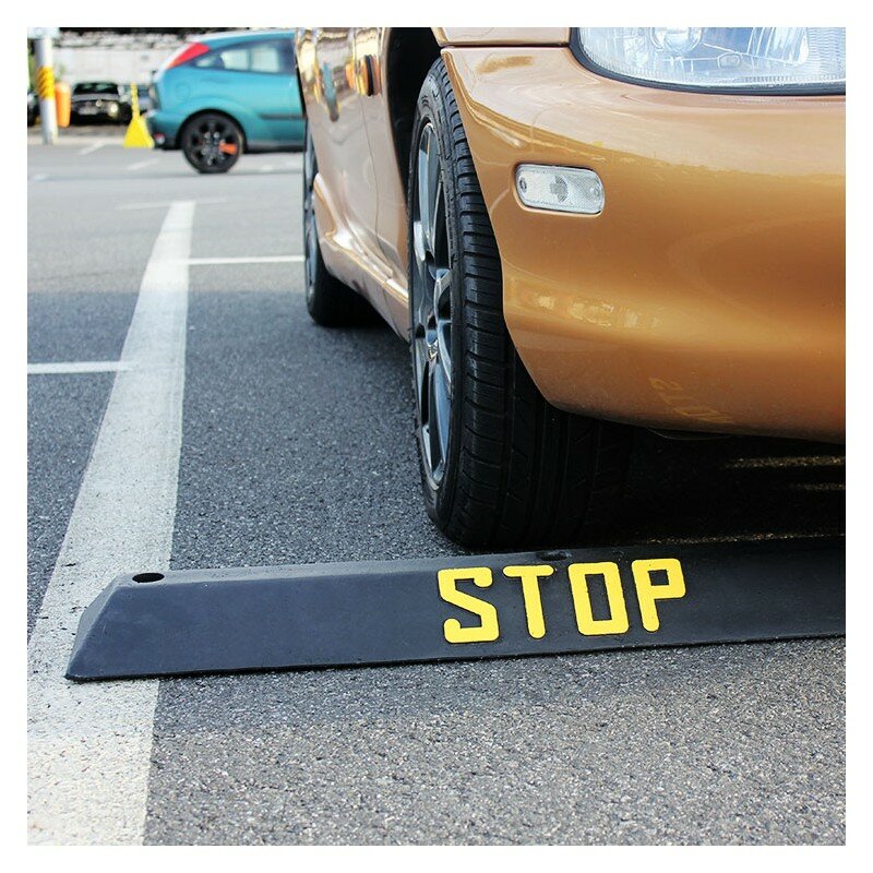 Černý plastový parkovací doraz - délka 90 cm, šířka 20 cm, výška 6,5 cm
