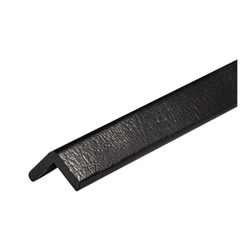 Čierna penová ochrana rohu steny Typ H - dĺžka 100 cm, šírka 4,7 cm, výška 4,7 cm