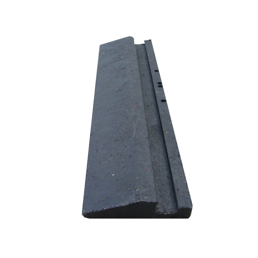 Čierny plastový nájazd &quot;pod&quot; pre plastové podlahové dosky - dĺžka 40 cm, šírka 10 cm, výška 2,2 cm