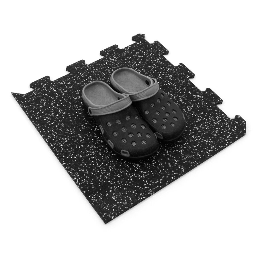 Čierno-biela gumová modulová puzzle dlažba (roh) FLOMA FitFlo SF1050 - dĺžka 50 cm, šírka 50 cm a výška 0,8 cm