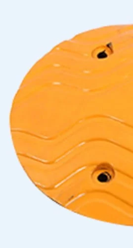 Žltý plastový koncový spomaľovací prah SB50 - dĺžka 38 cm, šírka 20 cm, výška 5 cm