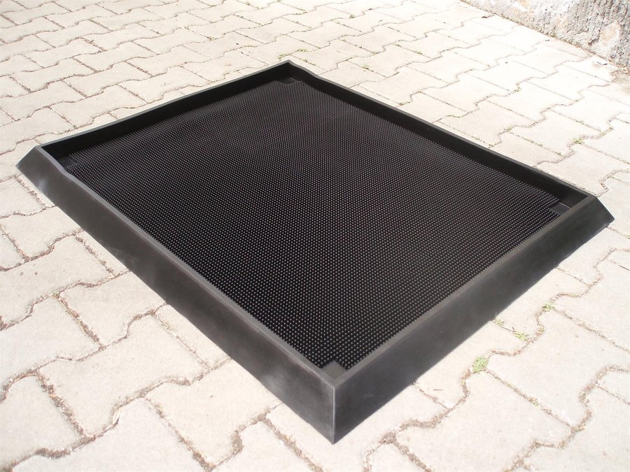 Gummi-Desinfektionsmatte (Bad) für Schuhe, Schuhwerk, Sohlen FLOMA SD-02 - Länge 98 cm, Breite 81 cm, Höhe 4,7 cm