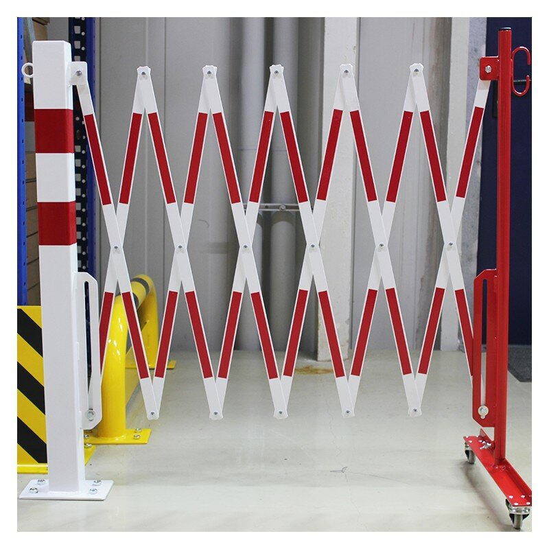Bielo-červená stĺpiková mobilná zábrana - dĺžka 3,6 ma výška 1,05 m