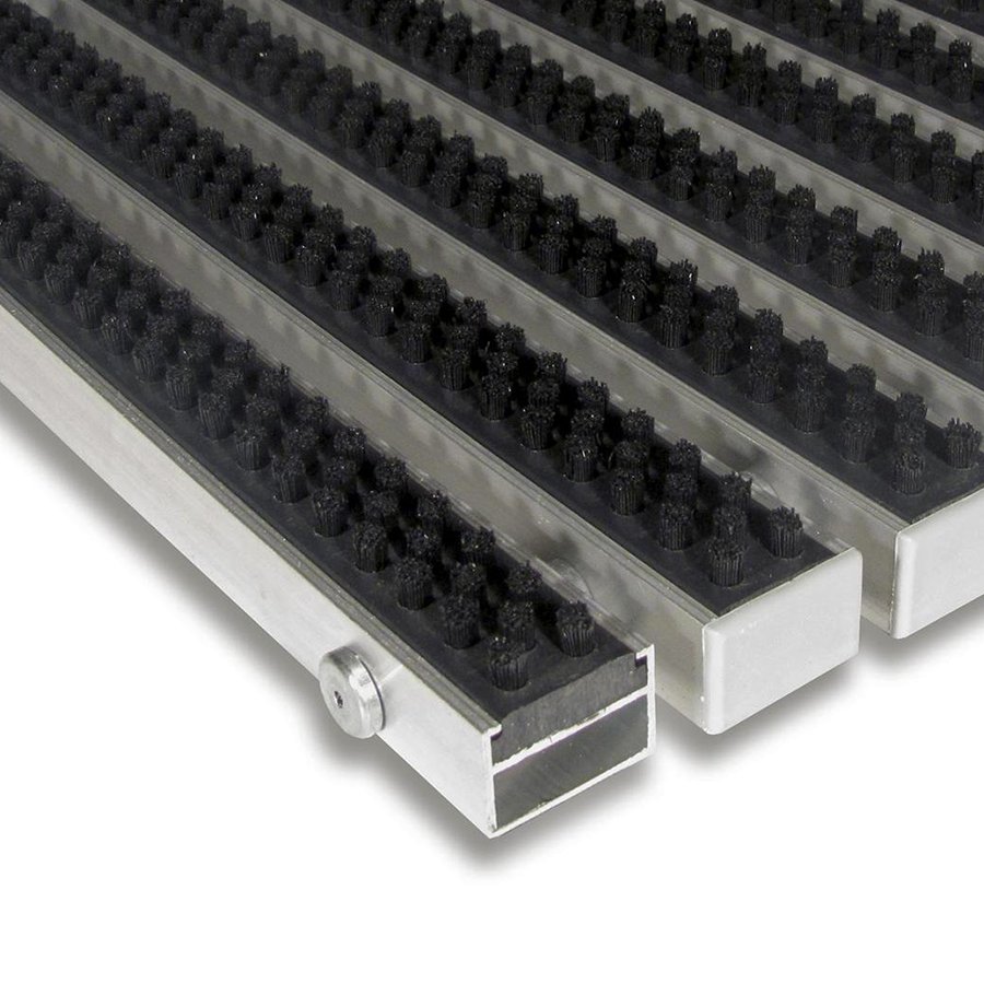 Černá hliníková kartáčová venkovní vstupní rohož FLOMA Alu Super - délka 1 cm, šířka 1 cm a výška 2,2 cm