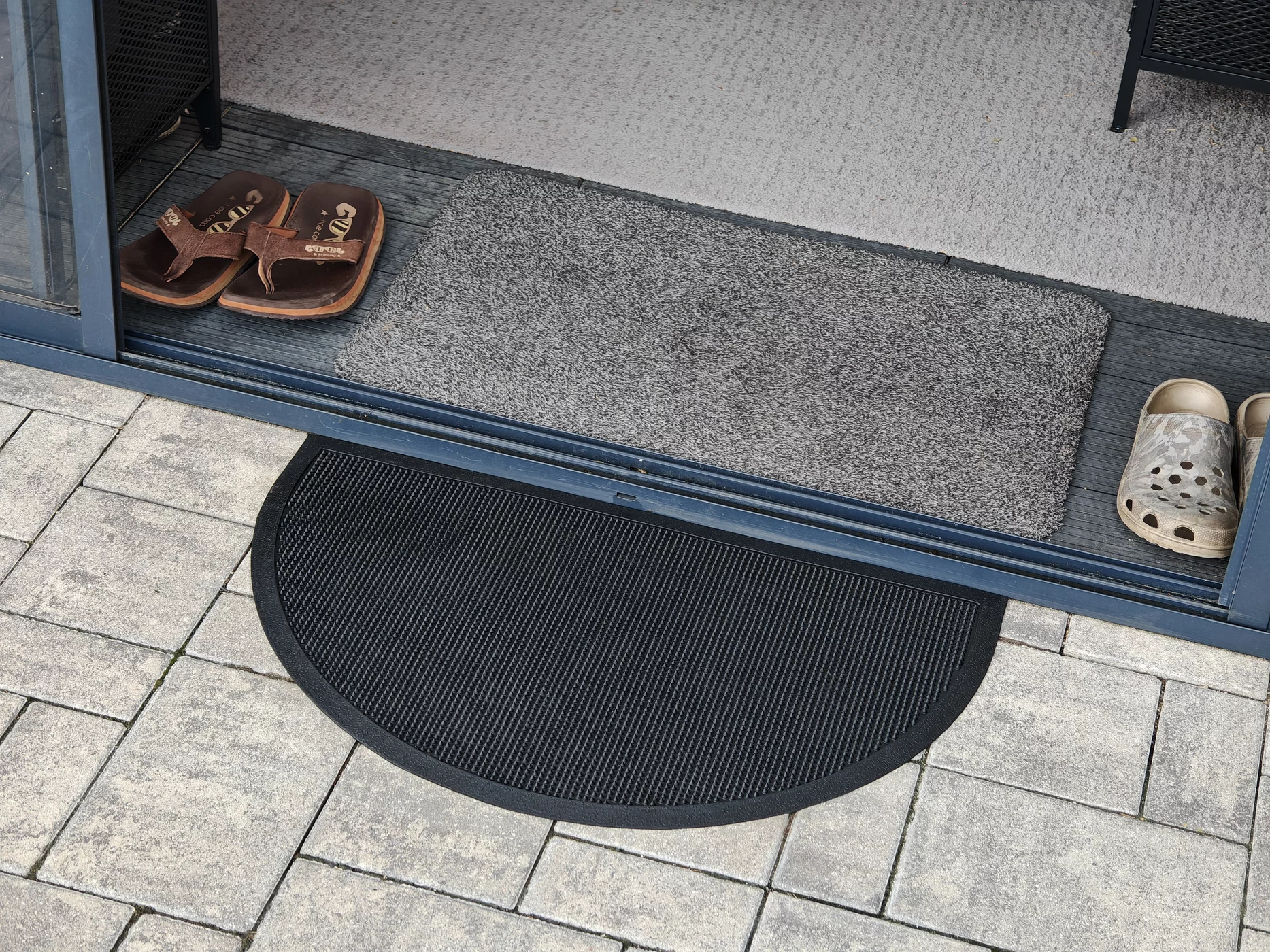 Gumová čisticí venkovní vstupní půlkruhová rohož FLOMA PSHR11 - délka 45 cm, šířka 75 cm, výška 0,6 cm