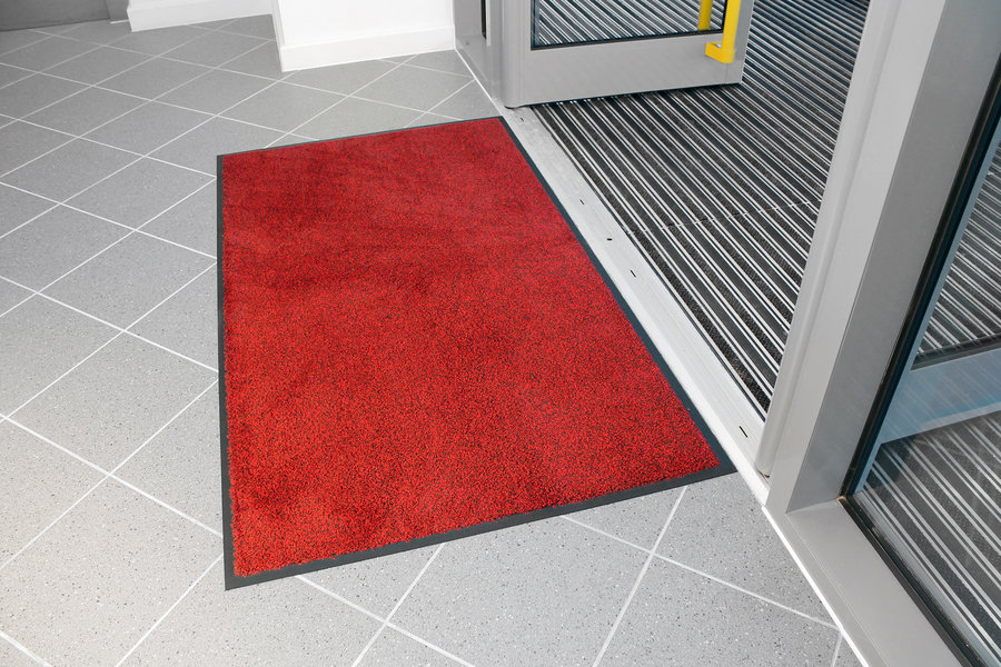 Červená textilná vnútorná čistiaca vstupná rohož - dĺžka 85 cm, šírka 120 cm a výška 0,9 cm