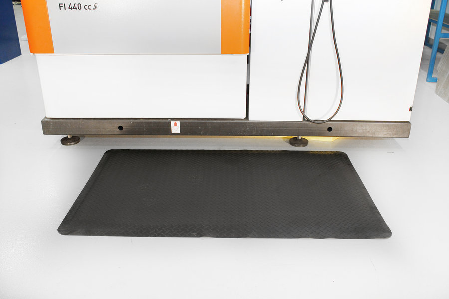 Černá gumová protiúnavová rohož - délka 150 cm, šířka 90 cm, výška 1,5 cm