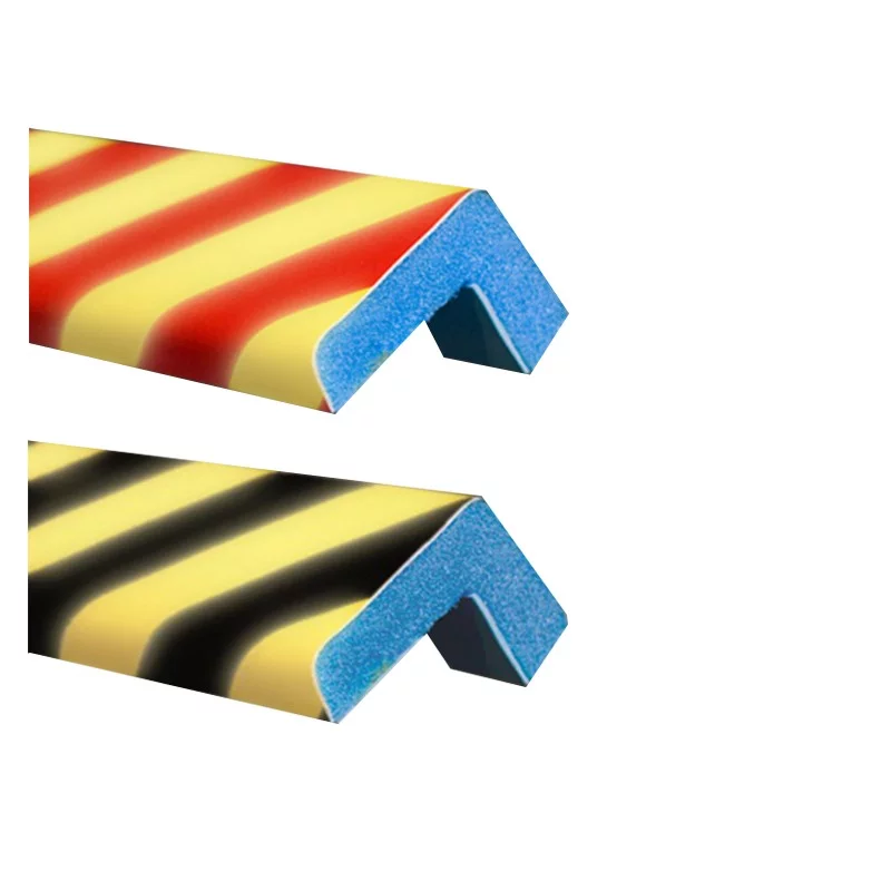 Gelb-schwarzer fotolumineszierender warnendes Wandeckenschutz aus Schaumstoff typ AC - Länge 100 cm, Breite 4,5 cm, Höhe 3,2 cm