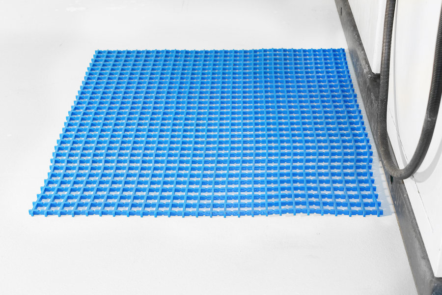 Modrá univerzální protiskluzová olejivzdorná rohož (mřížka 30 x 10 mm) (role) - délka 10 m, šířka 120 cm a výška 1,2 cm