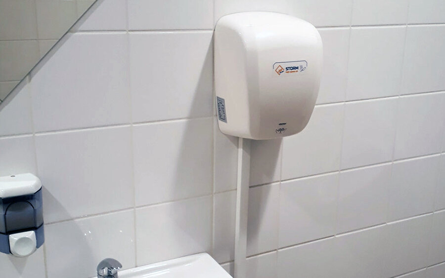 Výkonný horkovzdušný vysoušeč na každou toaletu