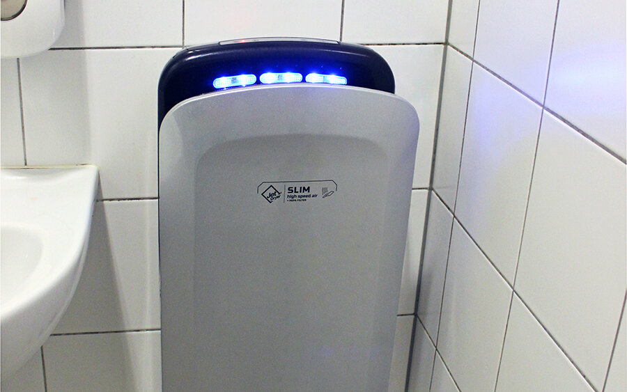 Výkonný tryskový vysoušeč rukou pro malé toalety