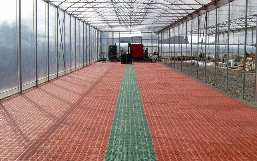Jakou podlahu do skleníku? Skvělou volbou je terasová dlažba!